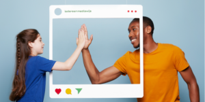Week van de Mediawijsheid - Man en meisje geven elkaar een high five
