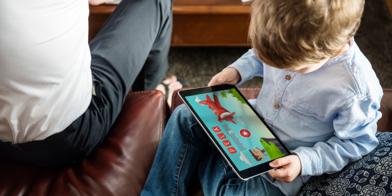 Mag je kind alleen op de tablet? Beeldschermgebruik van je kind