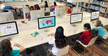 Digitaal leren - kinderen achter computers