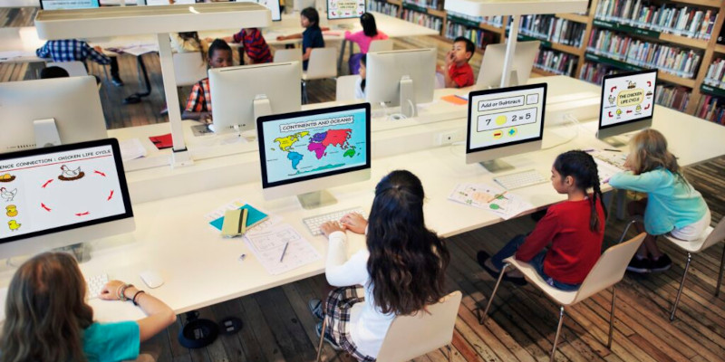Digitaal leren - kinderen achter computers