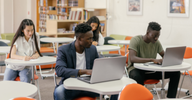 Wat zijn de voor- en nadelen van KI in het onderwijs?