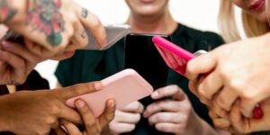 in gesprek over online omgangsvormen